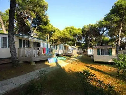 Arena Indije Mobile Homes 2*, Banjole